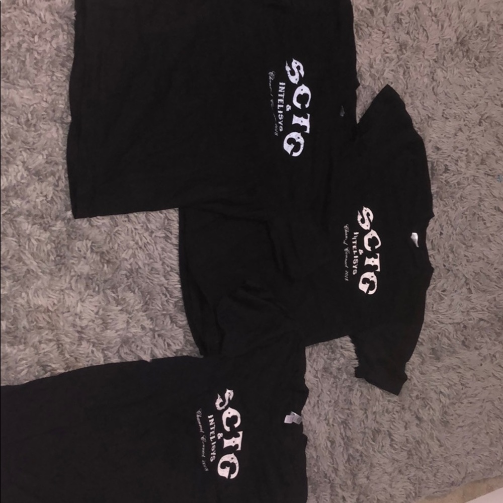 black tee
